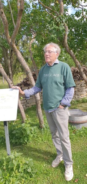 16.08.2025 Aiatuur Muhu ja Saaremaa tunnustatud aedadesse koos Sulev Vahtra koolitusega aia kujundamisest.