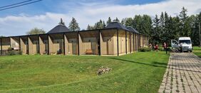 Kuulmisbuss Mustjala päevakeskuse juures